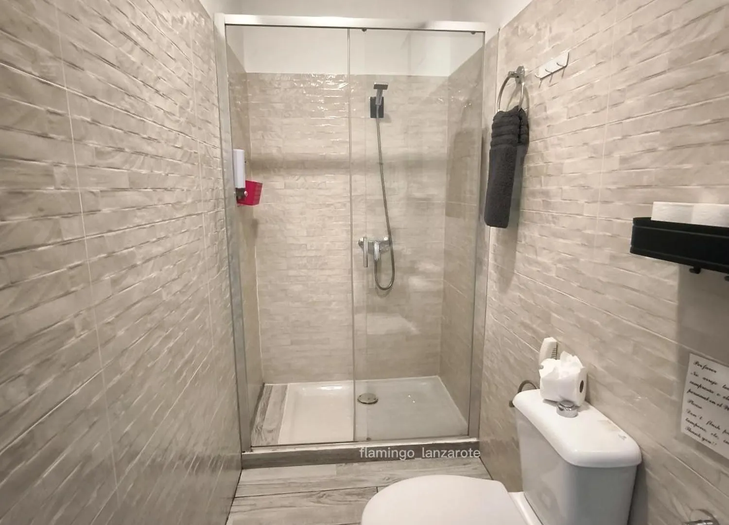 Apartamento Habitacion Flamingo, entrada privada y baño privado en suite by flamingo house Arrecife  España