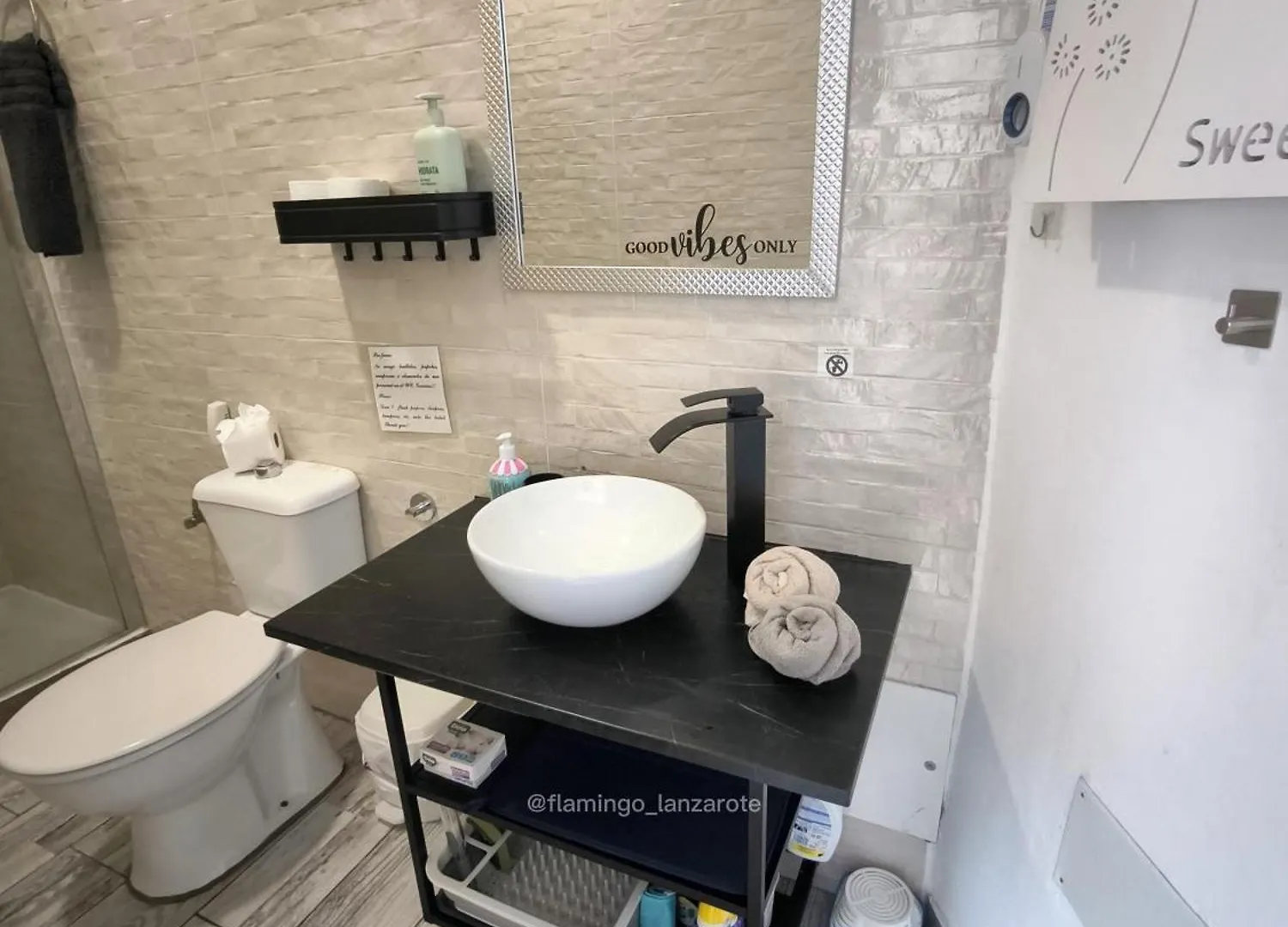Habitacion Flamingo, Entrada Privada Y Bano Privado En Suite By Flamingo House, No Fumadores Arrecife  Spain